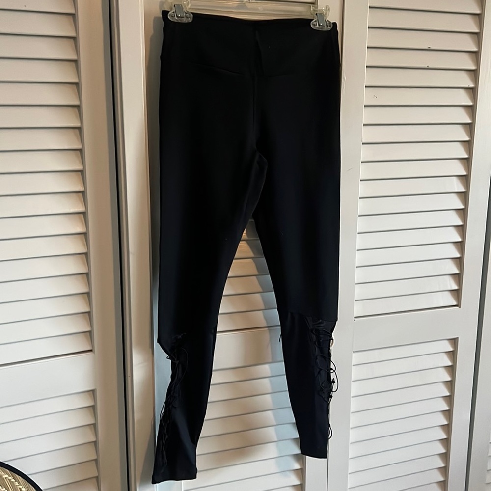 Fabletics, “Demi Lovato” Salar Statement Powerhol… - image 1